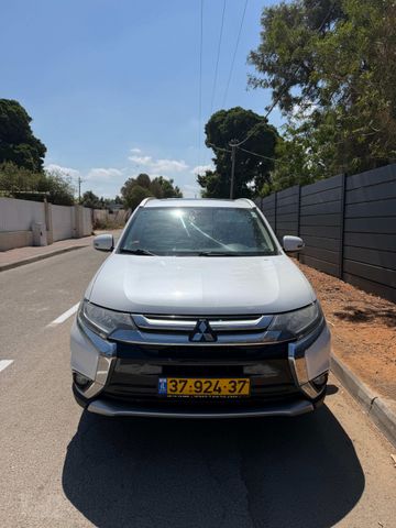 מיצובישי אאוטלנדר
