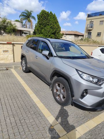 טויוטה RAV4