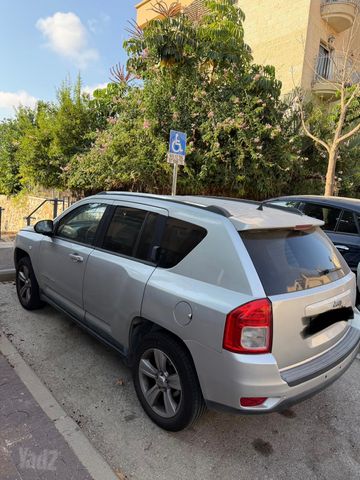 מודעת רכב ג'יפ קומפאס