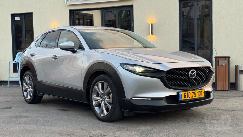 מודעת רכב מאזדה CX-30