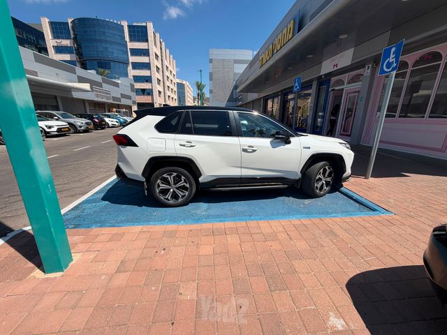 טויוטה RAV4