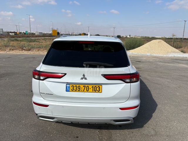 מיצובישי אאוטלנדר
