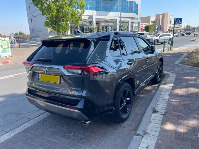טויוטה RAV4