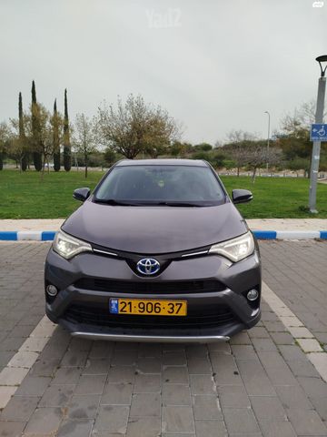 טויוטה RAV4