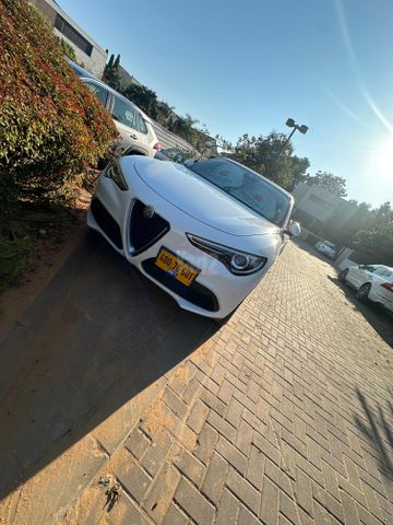 אלפא רומיאו סטלביו