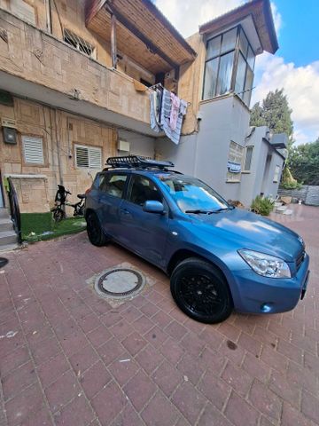 טויוטה RAV4