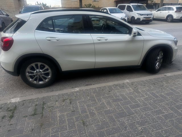 מרצדס-בנץ GLA