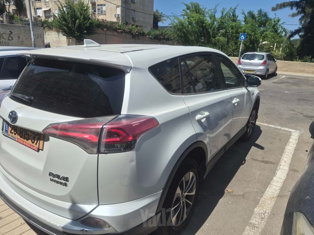 טויוטה RAV4