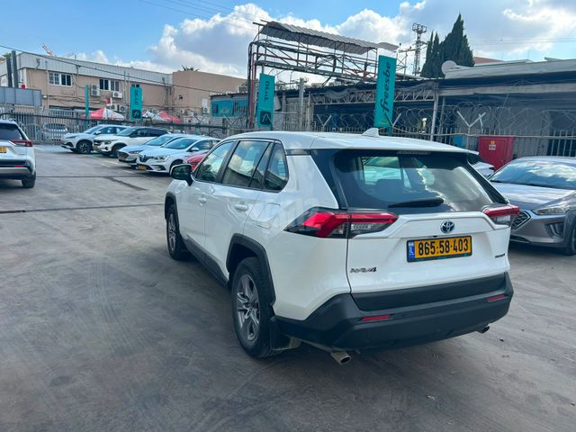 טויוטה RAV4