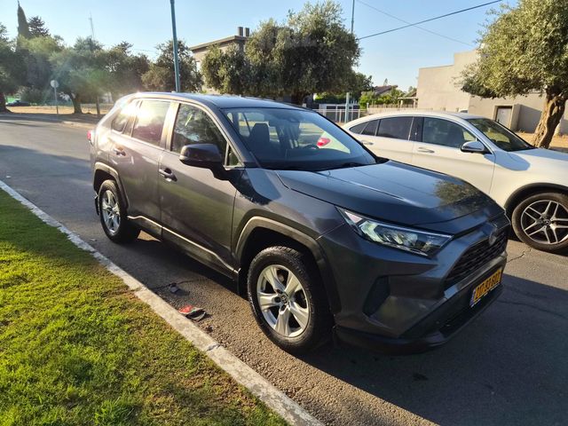 טויוטה RAV4
