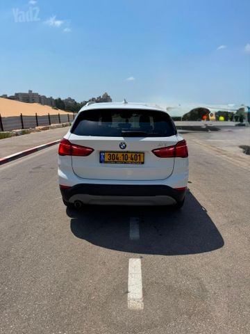 ב מ וו X1
