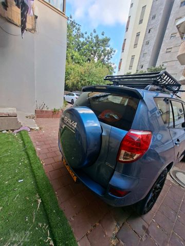 טויוטה RAV4