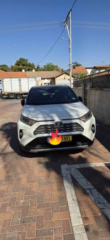 טויוטה RAV4