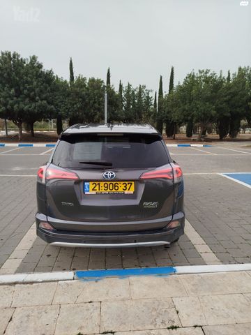 טויוטה RAV4