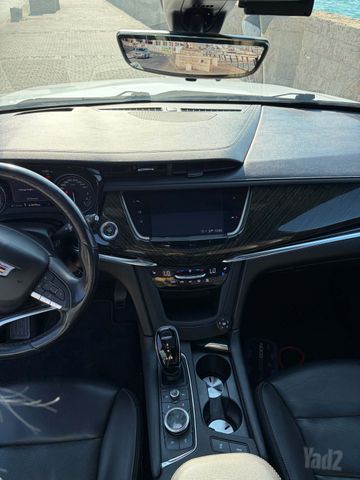 קאדילק XT6