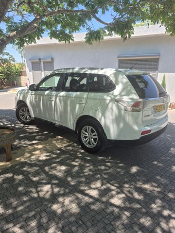 מיצובישי אאוטלנדר