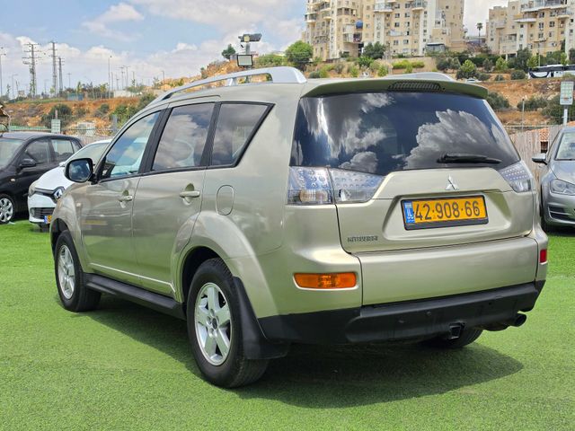 מיצובישי אאוטלנדר