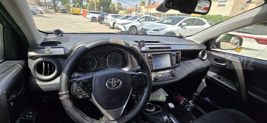 טויוטה RAV4