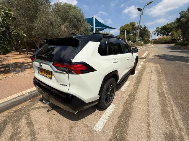 טויוטה RAV4