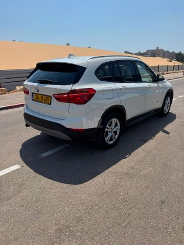 ב מ וו X1