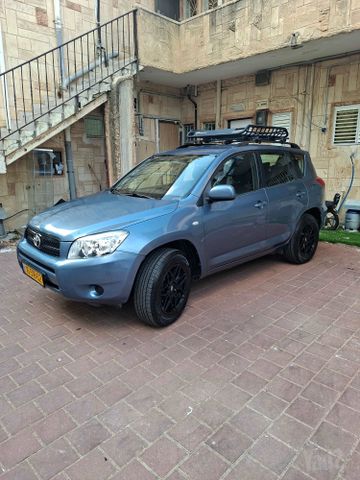 טויוטה RAV4