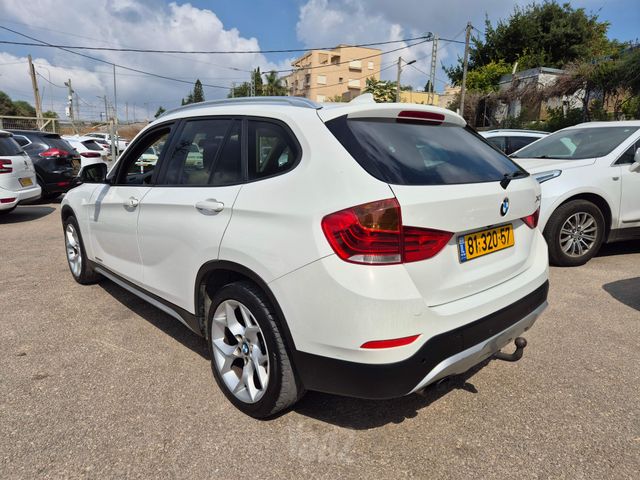 ב מ וו X1