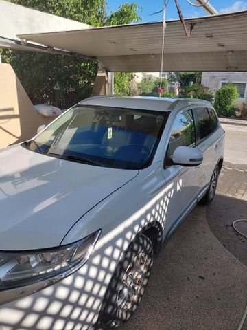 מיצובישי אאוטלנדר