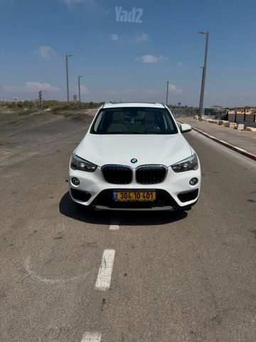 ב מ וו X1