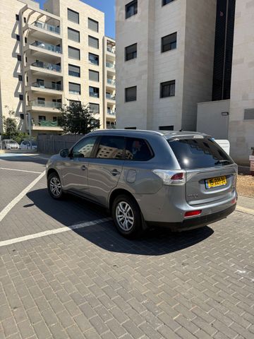 מיצובישי אאוטלנדר