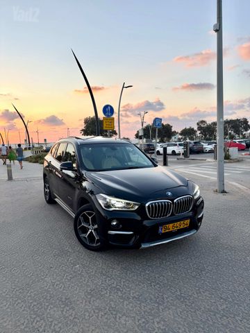 ב מ וו X1