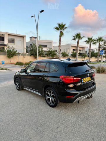 ב מ וו X1