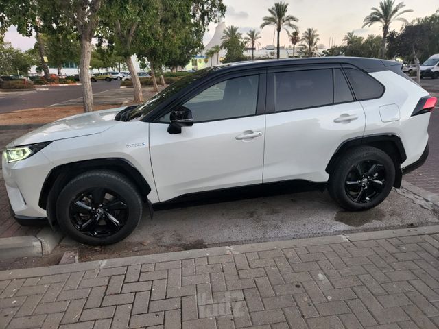 טויוטה RAV4