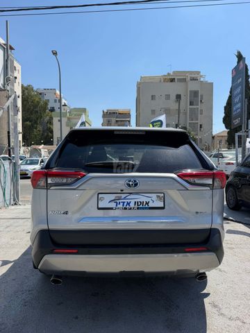 טויוטה RAV4