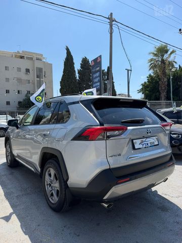 טויוטה RAV4