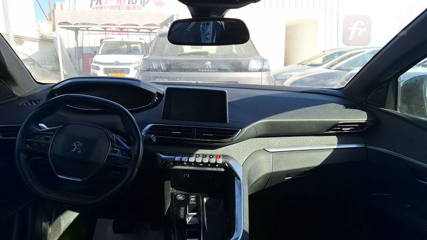 פיג'ו 3008