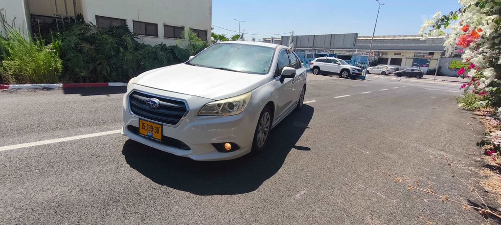 סובארו B4/לגאסי