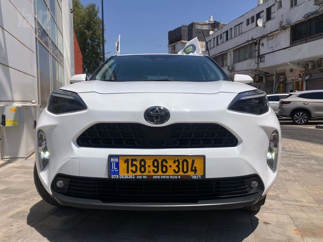 טויוטה יאריס קרוס