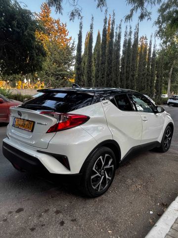 מודעת רכב טויוטה C-HR