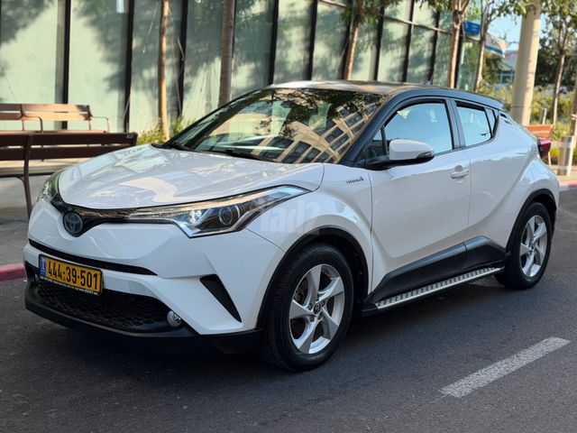 מודעת רכב טויוטה C-HR