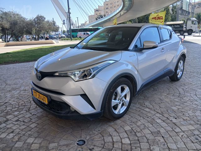 מודעת רכב טויוטה C-HR