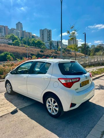 טויוטה יאריס