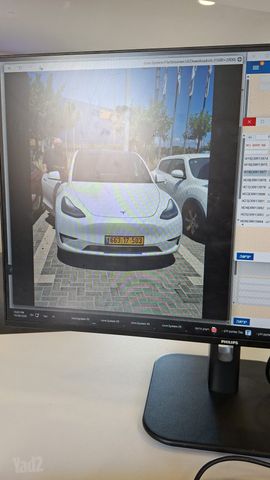 מודעת רכב טסלה מודל Y