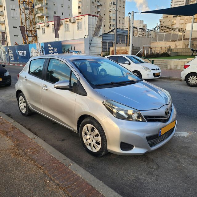 טויוטה יאריס