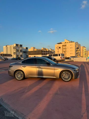 אלפא רומיאו ג'וליה