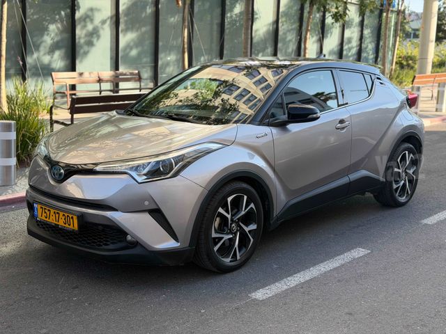 מודעת רכב טויוטה C-HR