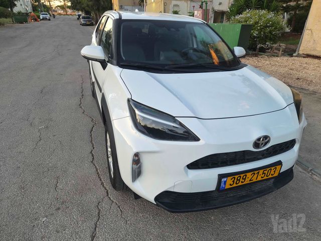 טויוטה יאריס קרוס