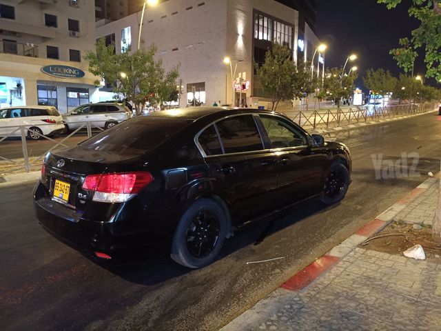 סובארו B4/לגאסי