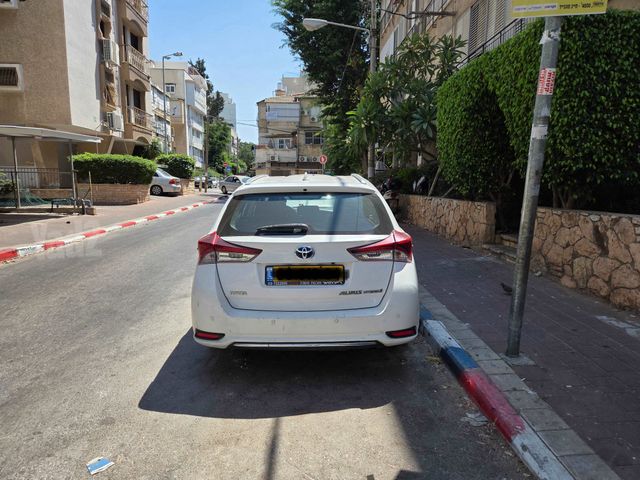 מודעת רכב טויוטה אוריס