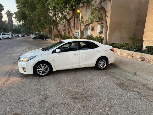 טויוטה קורולה