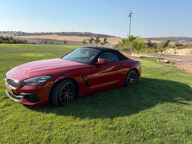 ב מ וו Z4